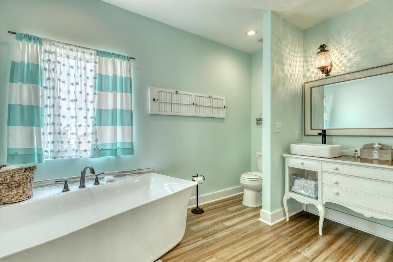 Salty Seahorse - Waterfront! Pet Friendly! Game Room, Pool Table, Beautiful Views - Room For The Whole Family Home Дофин Айлънд Екстериор снимка