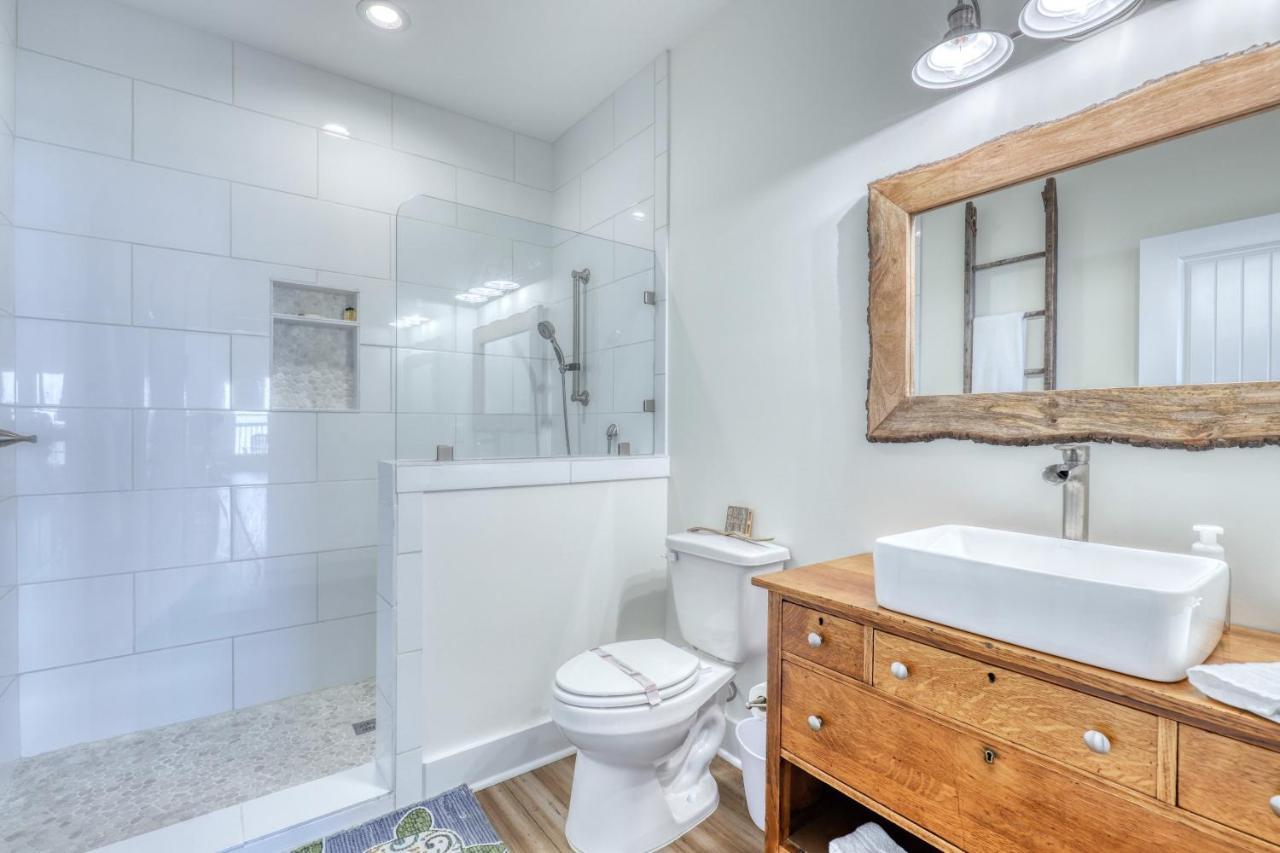 Salty Seahorse - Waterfront! Pet Friendly! Game Room, Pool Table, Beautiful Views - Room For The Whole Family Home Дофин Айлънд Екстериор снимка